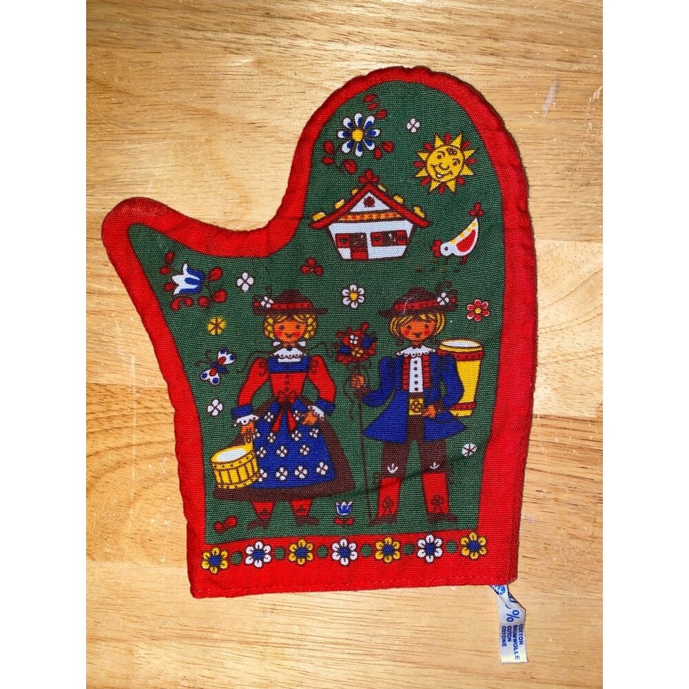 Vintage Kolf Austrian Boy Girl Kitchen Oven Mitt Folk Lore Dutch Strudel Recipe